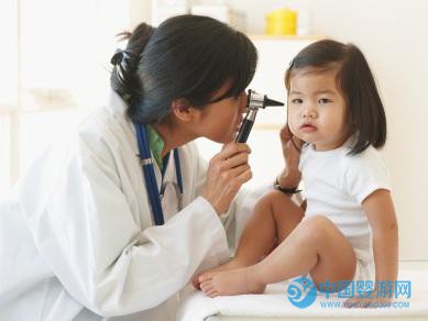 寶寶游泳耳朵進水