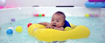 寶媽積累的育兒經：嬰兒游泳可幫助寶寶一生 嬰兒游泳的好處讓寶寶一生受益2