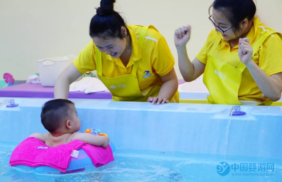 嬰兒游泳館靠服務吸引顧客