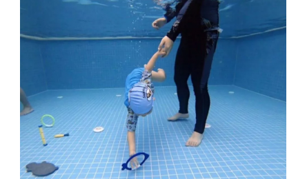 加盟嬰兒游泳館選擇泡泡塘水育,領取十萬元創業基金