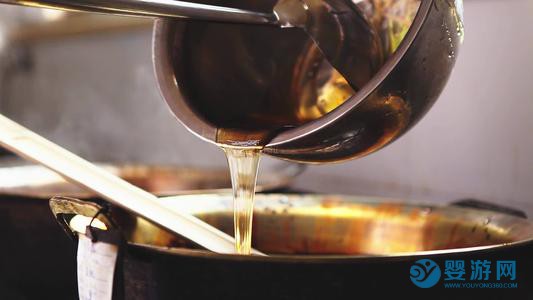 嬰兒游泳和它搭配，育兒生活有滋有味！ 嬰兒游泳的好處 藥浴的好處有哪些 藥浴的優勢好處4