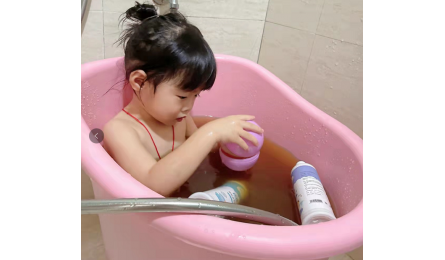 寶寶感冒頻發(fā)，家長(zhǎng)卻對(duì)寶寶泡草本浴更加信賴