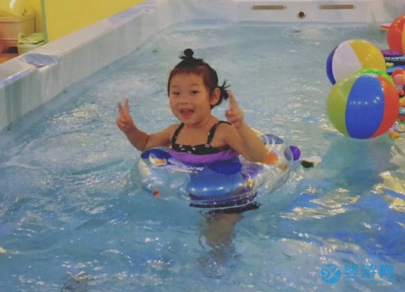 嬰幼兒游泳的好處和變化